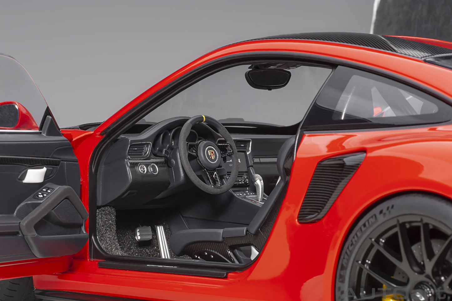 Macheta auto Porsche 911 (991.2) GT2RS Weissach Package (2017) 1:18 AutoArt