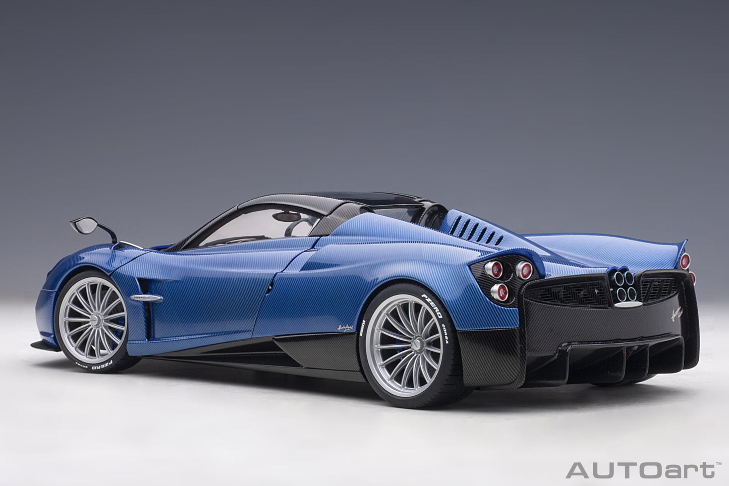 Macheta auto Pagani Huayra Roadster (2017) 1:18 AutoArt