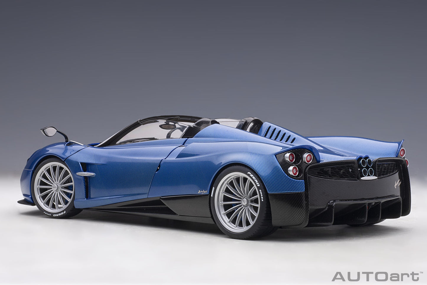 Macheta auto Pagani Huayra Roadster (2017) 1:18 AutoArt