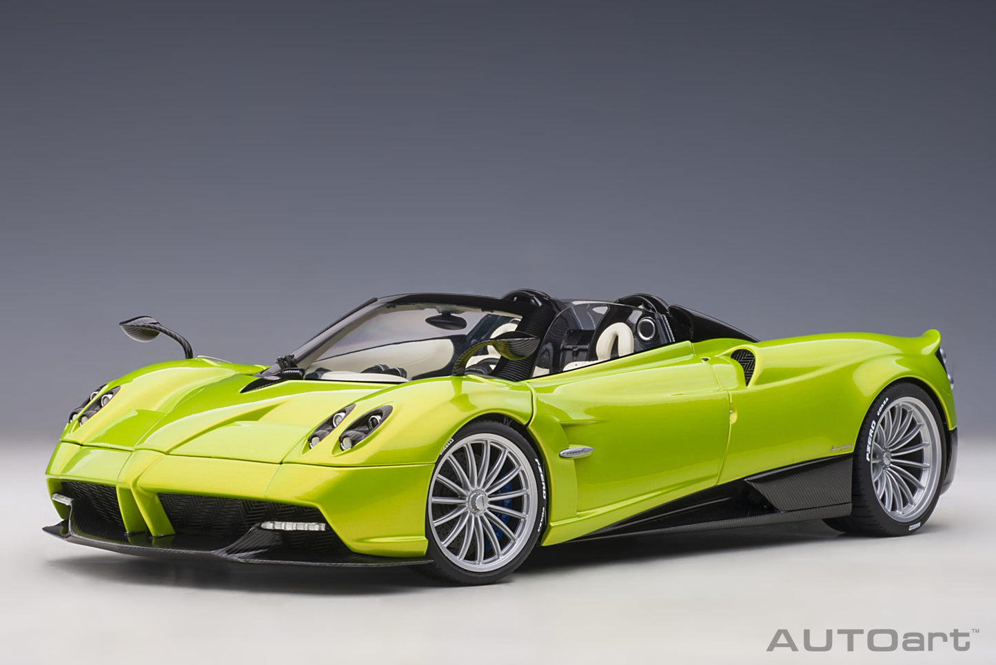 Macheta auto Pagani Huayra Roadster (2017) 1:18 AutoArt