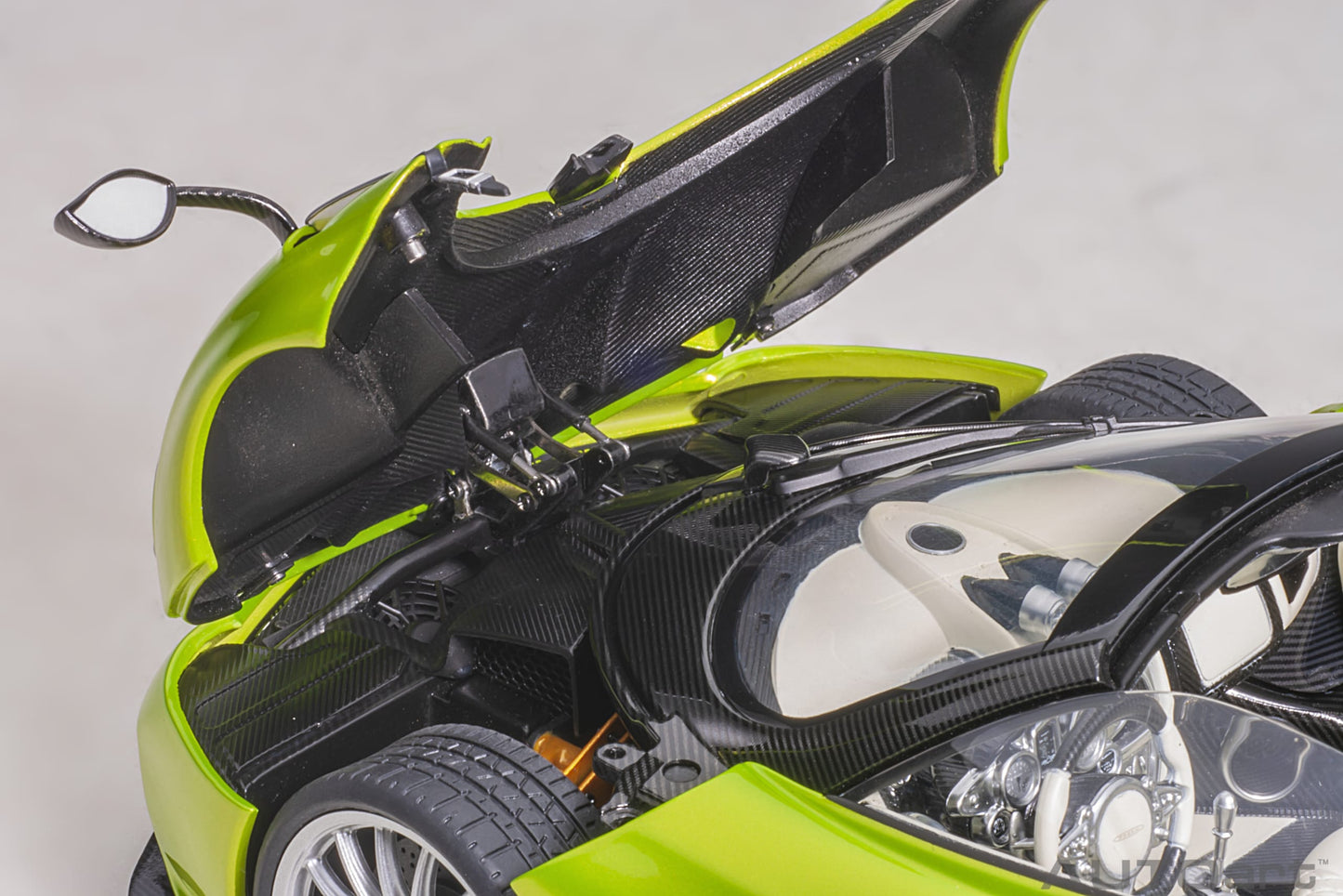 Macheta auto Pagani Huayra Roadster (2017) 1:18 AutoArt