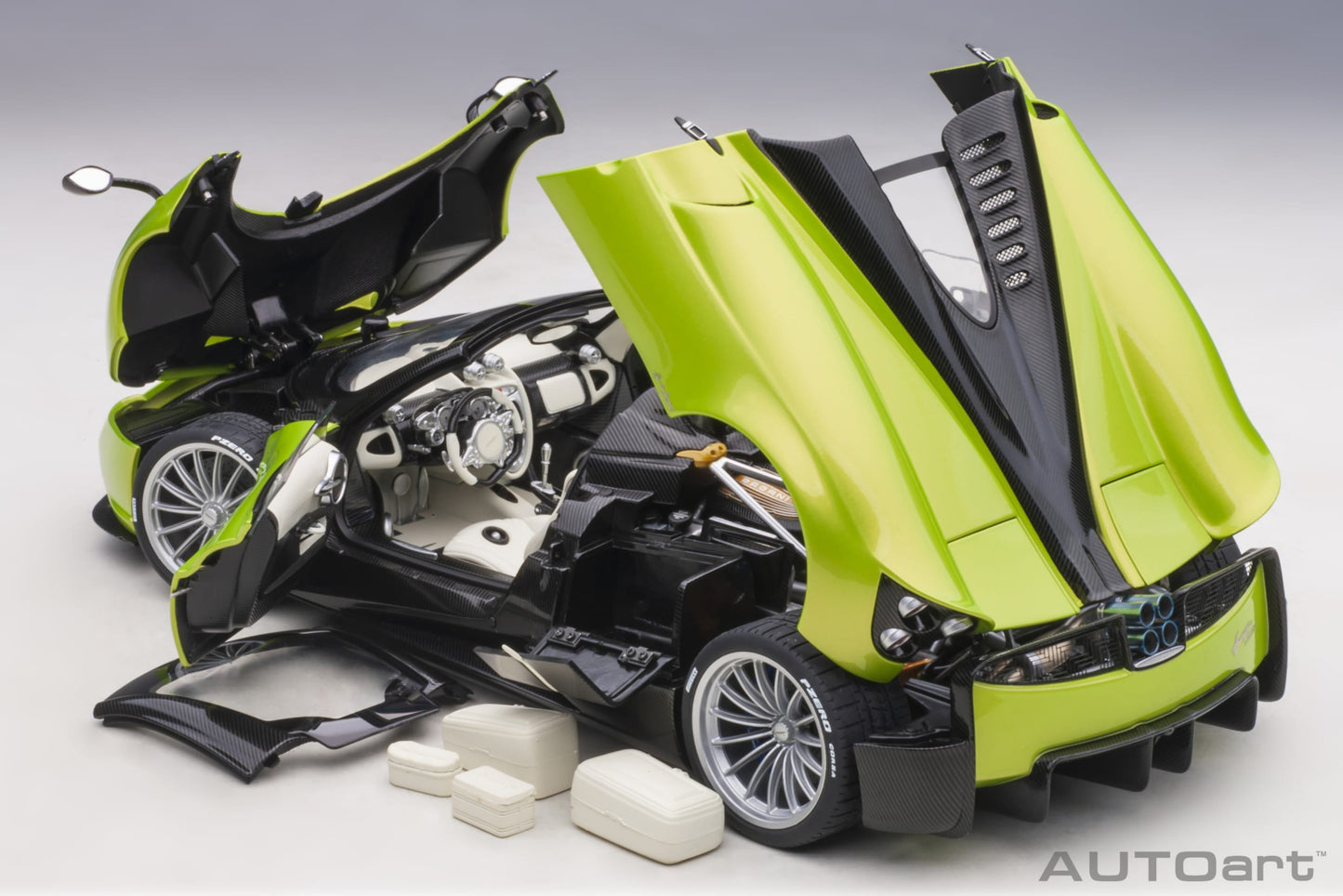 Macheta auto Pagani Huayra Roadster (2017) 1:18 AutoArt