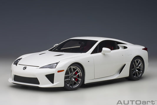 Macheta auto Lexus LFA (2010) 1:18 AutoArt