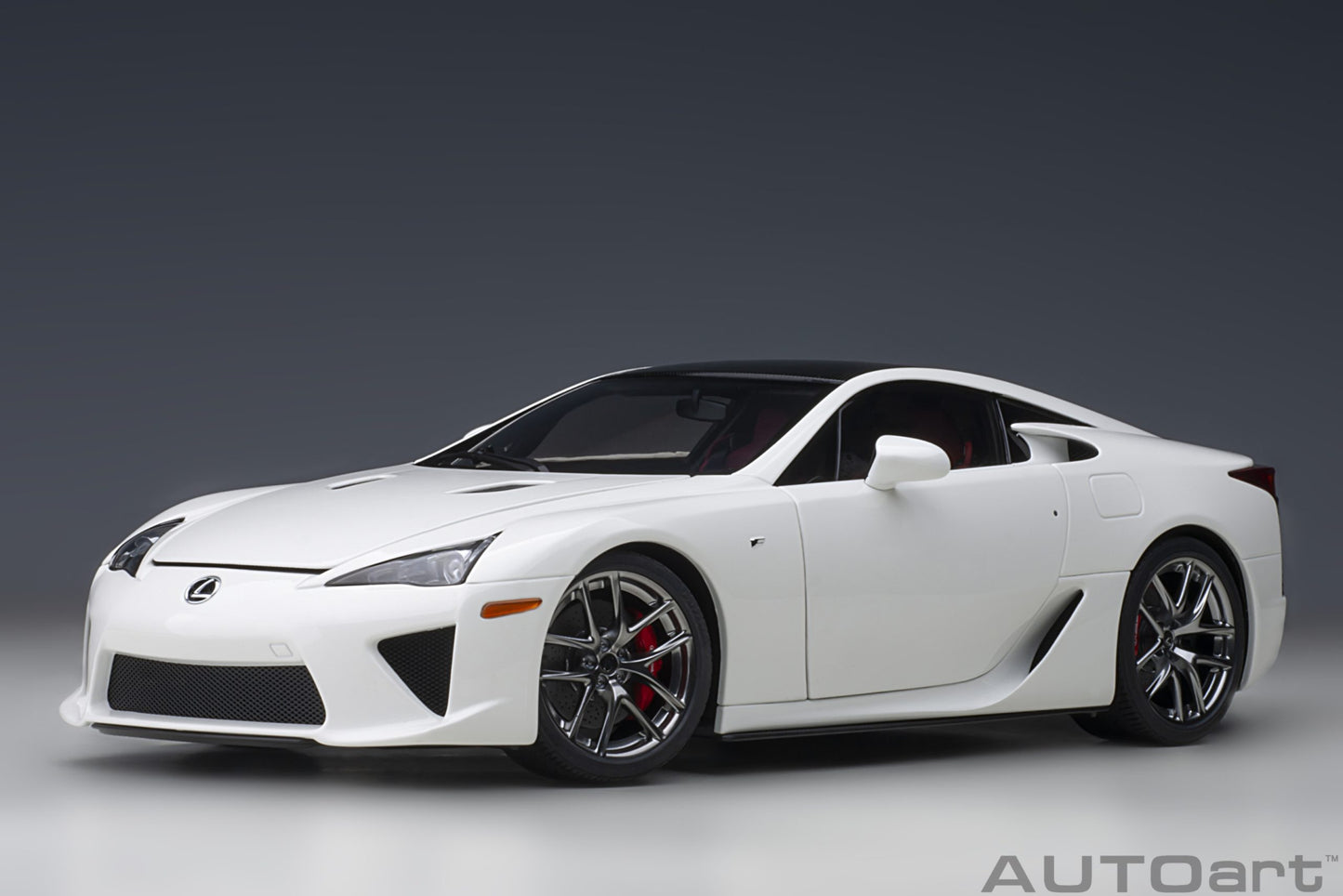 Macheta auto Lexus LFA (2010) 1:18 AutoArt