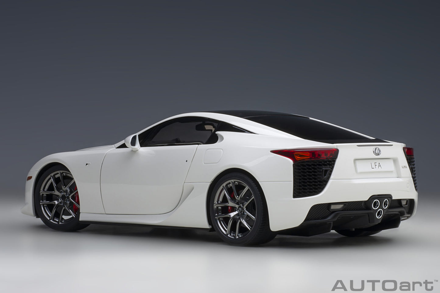 Macheta auto Lexus LFA (2010) 1:18 AutoArt