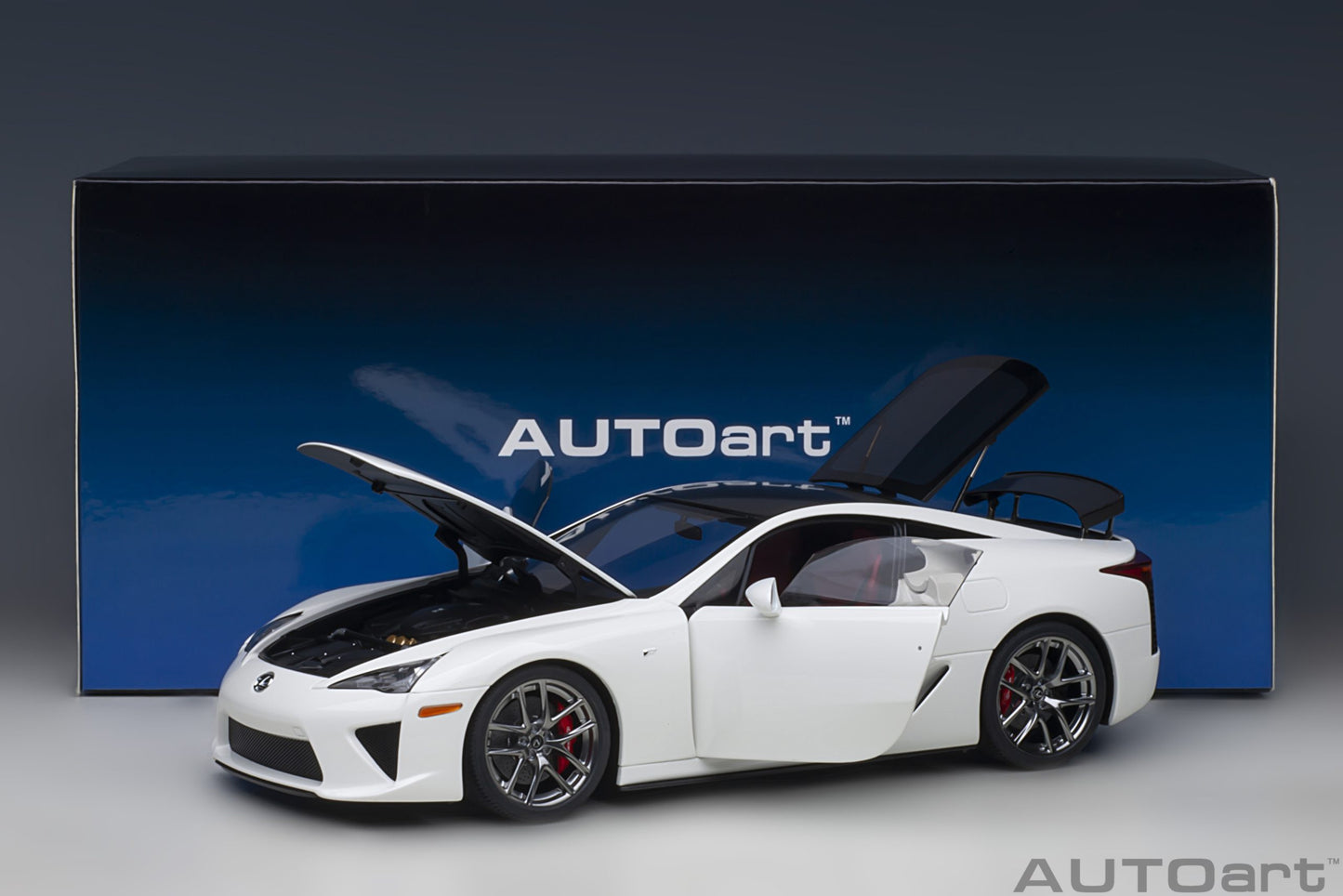 Macheta auto Lexus LFA (2010) 1:18 AutoArt