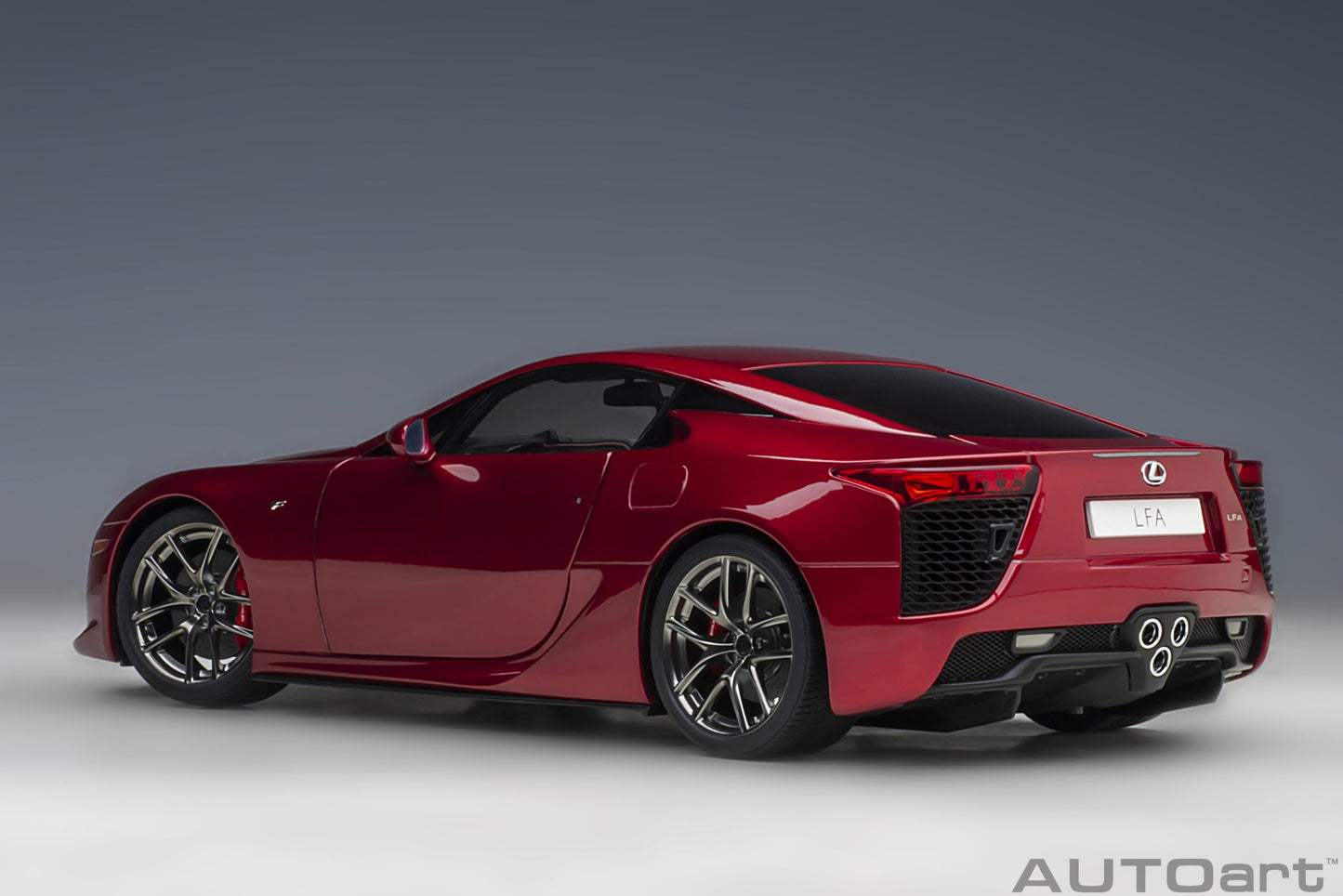 Macheta auto Lexus LFA (2010) 1:18 AutoArt