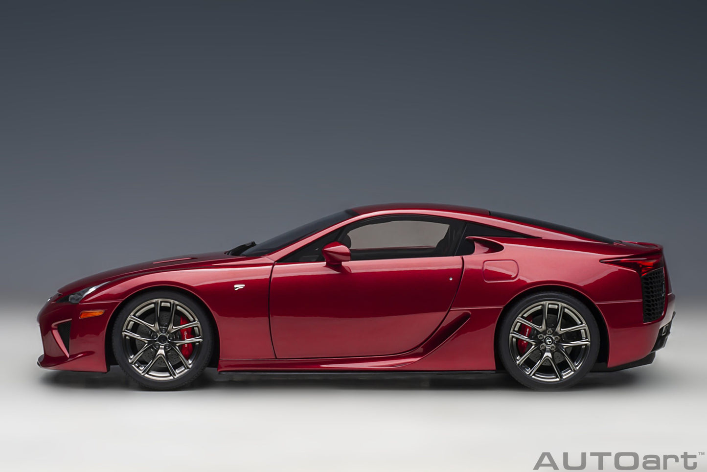 Macheta auto Lexus LFA (2010) 1:18 AutoArt