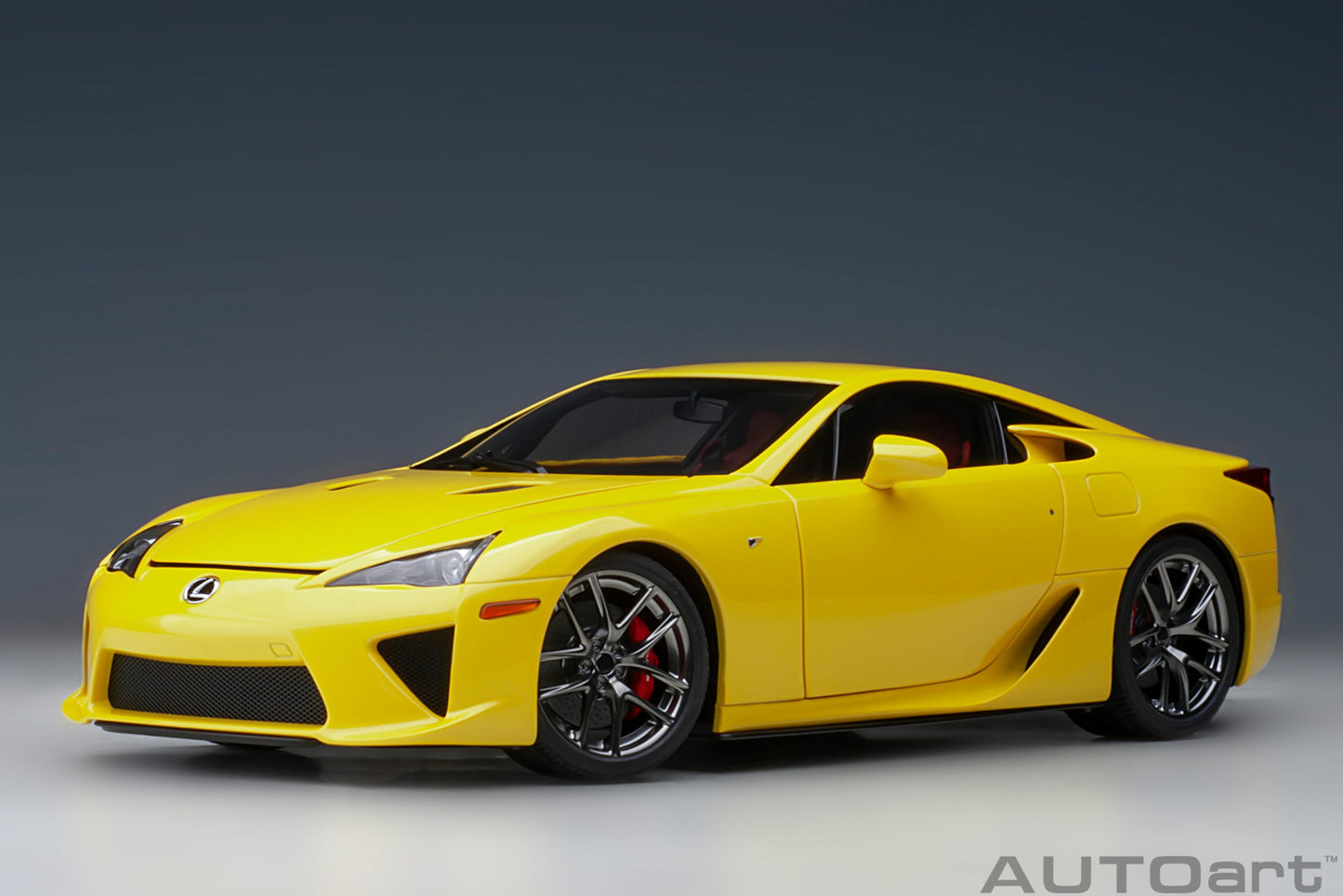 Macheta auto Lexus LFA (2010) 1:18 AutoArt