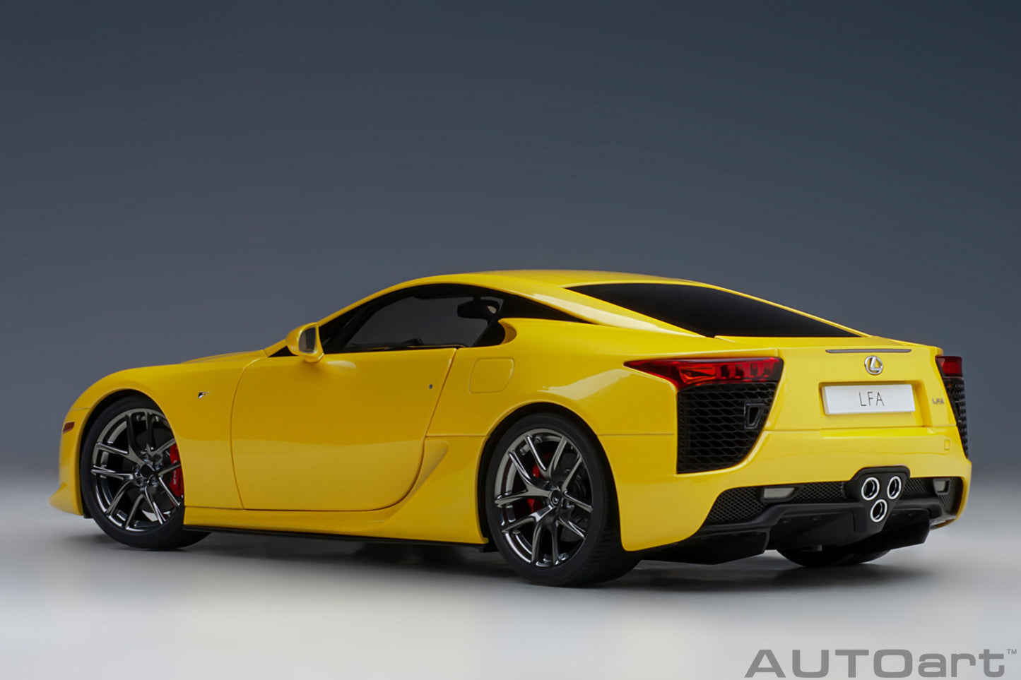 Macheta auto Lexus LFA (2010) 1:18 AutoArt