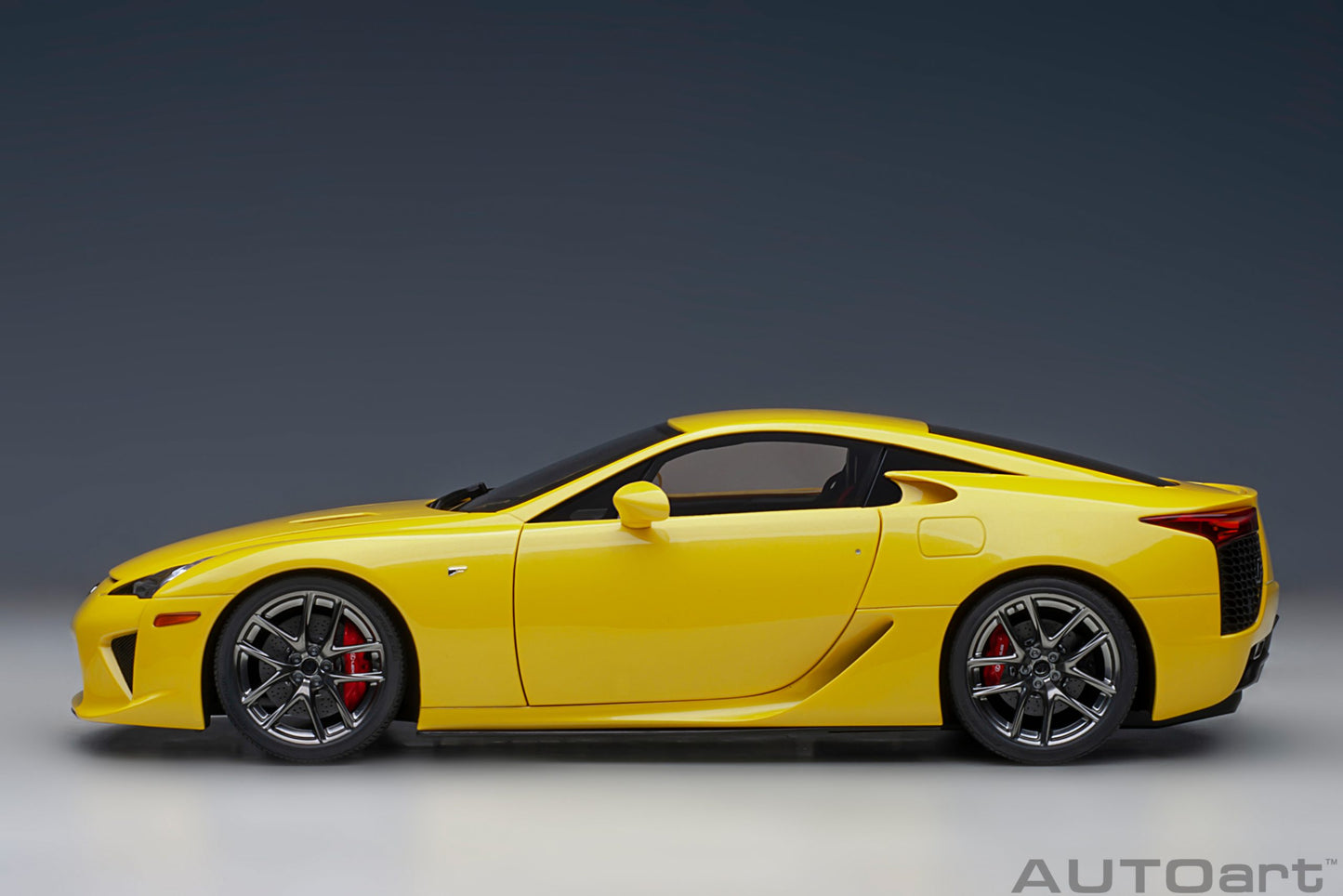 Macheta auto Lexus LFA (2010) 1:18 AutoArt