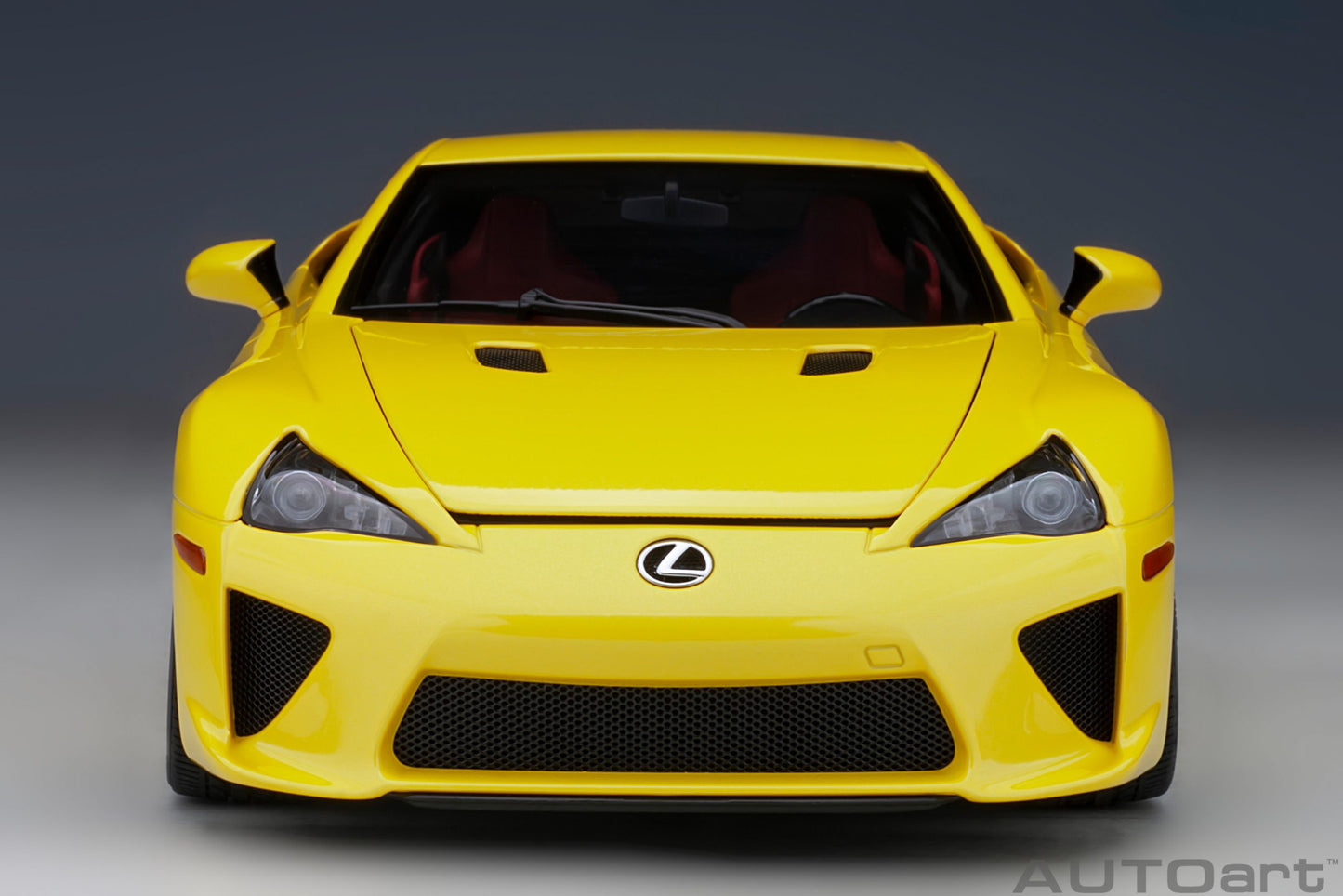 Macheta auto Lexus LFA (2010) 1:18 AutoArt