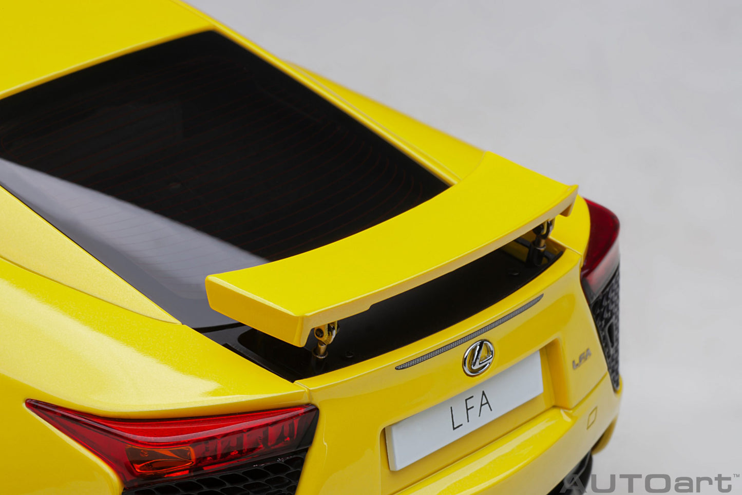 Macheta auto Lexus LFA (2010) 1:18 AutoArt