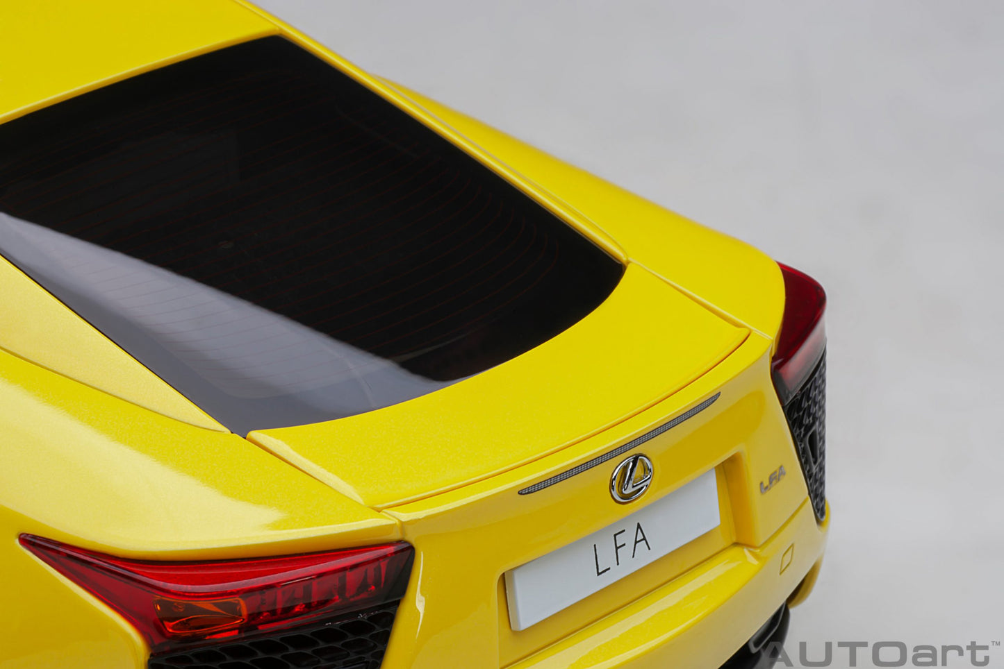 Macheta auto Lexus LFA (2010) 1:18 AutoArt