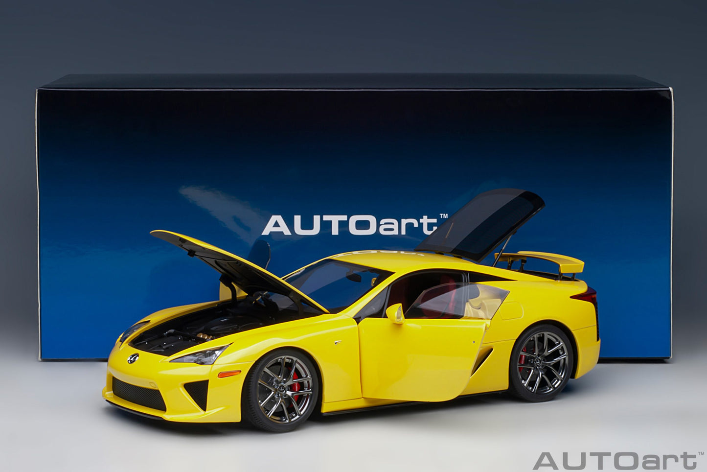 Macheta auto Lexus LFA (2010) 1:18 AutoArt