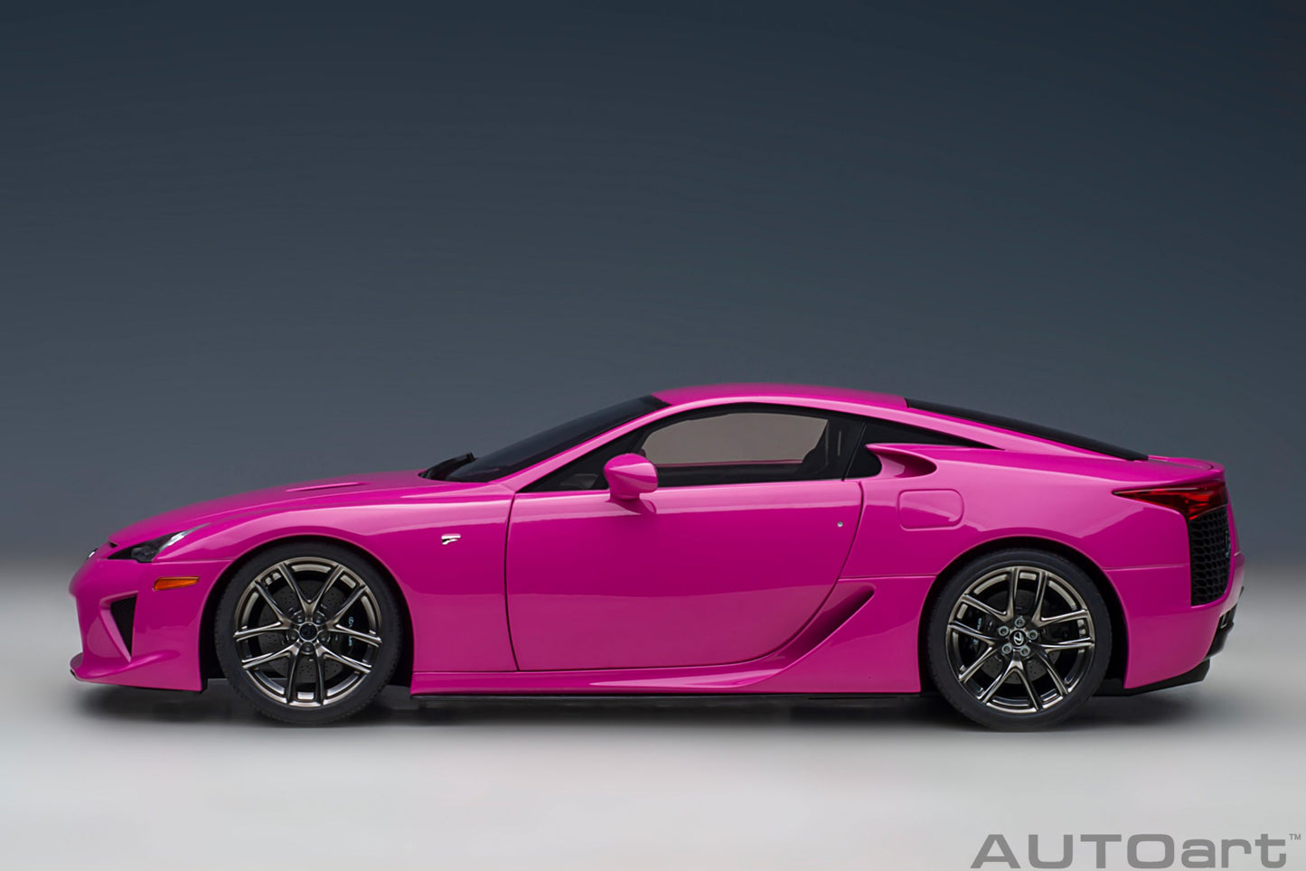 Macheta auto Lexus LFA (2010) 1:18 AutoArt