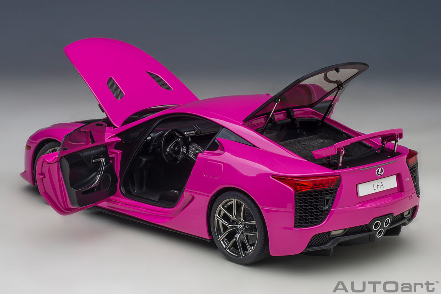 Macheta auto Lexus LFA (2010) 1:18 AutoArt