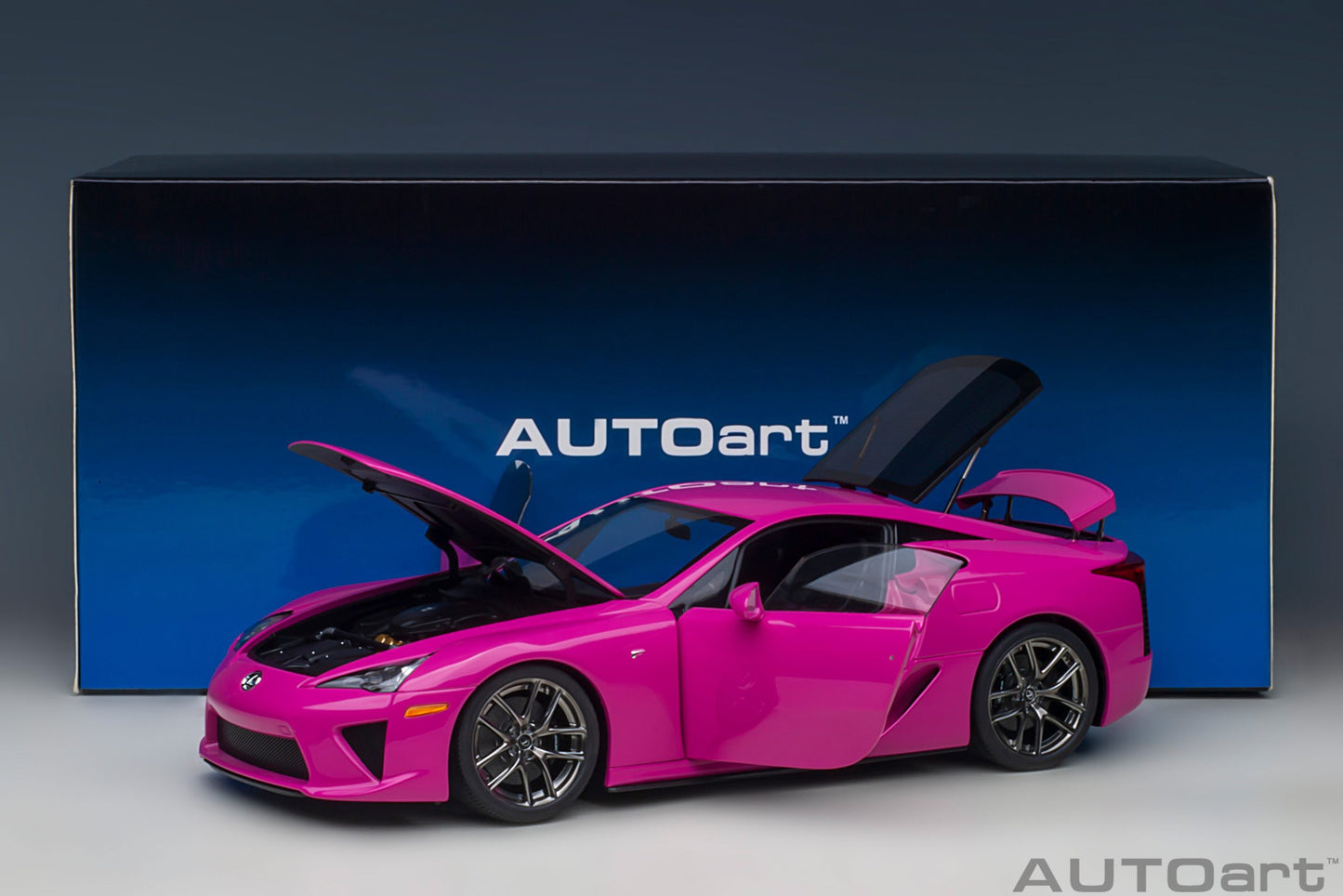 Macheta auto Lexus LFA (2010) 1:18 AutoArt