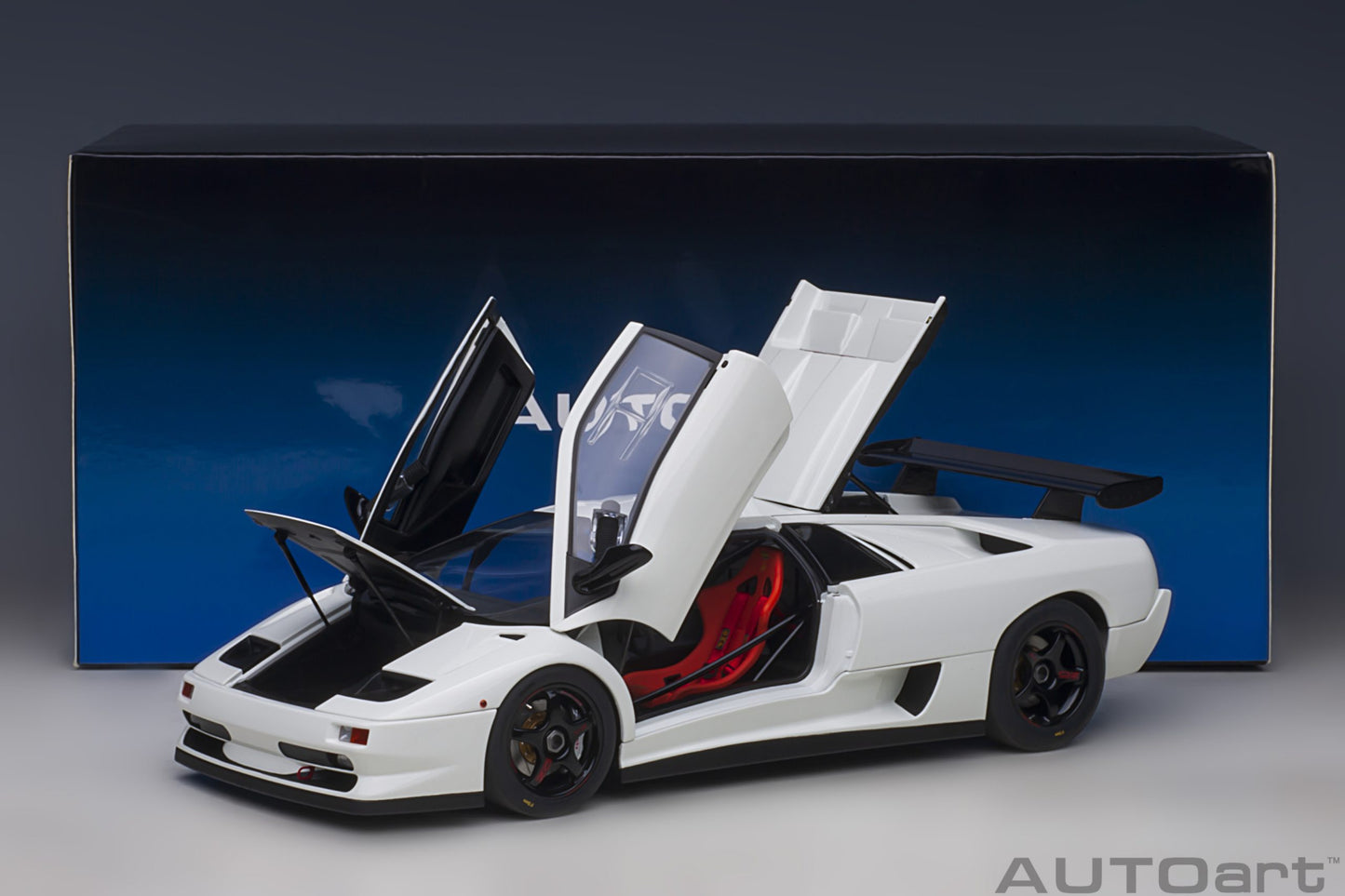 Macheta auto Lamborghini Diablo SV R (1996) 1:18 AutoArt