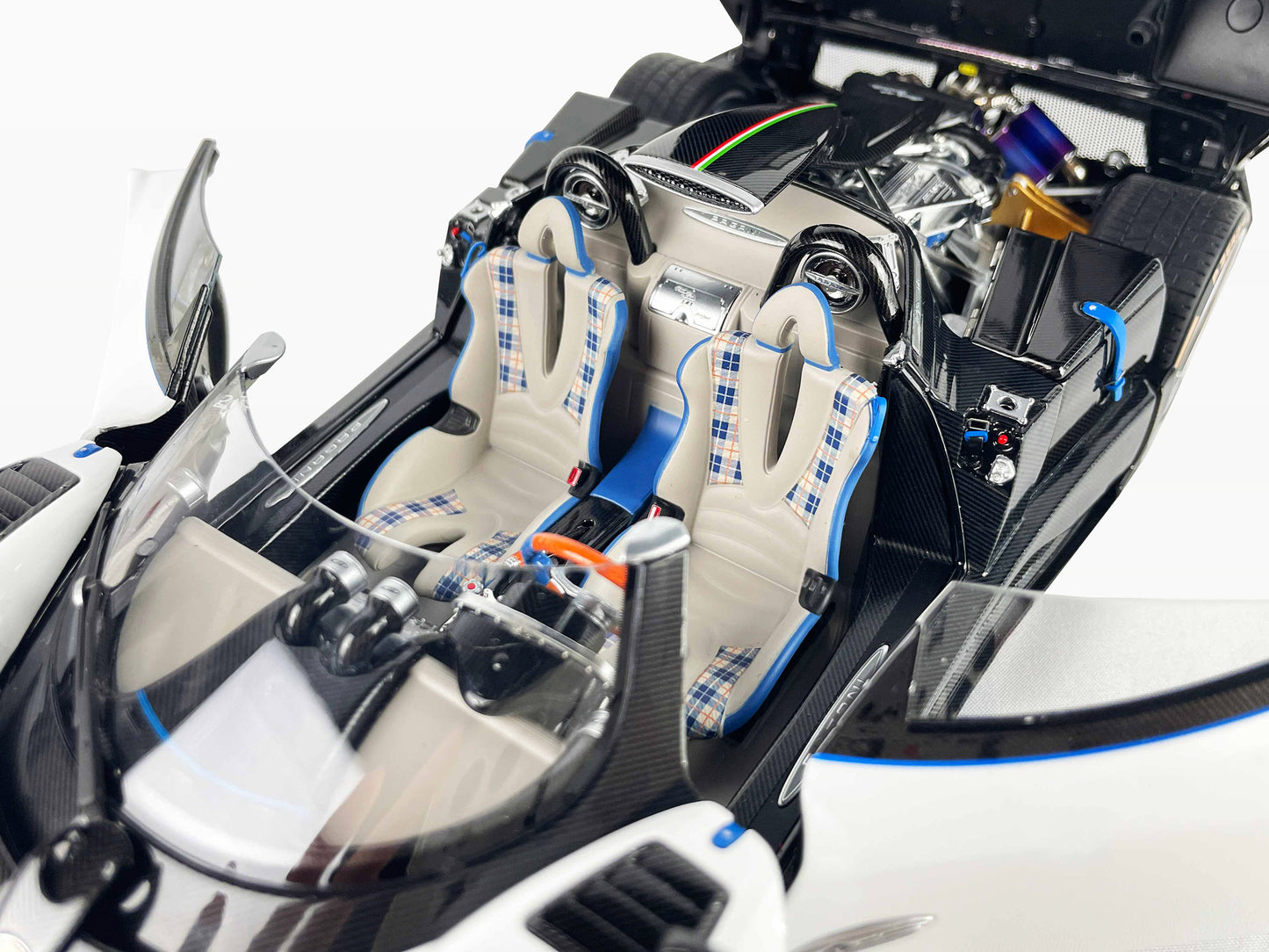 Macheta auto Pagani Zonda HP (2018) 1:18 LCD Models