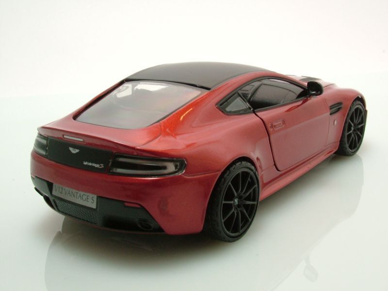 Macheta auto Aston Martin V12 Vantage S (2013) 1:24 MotorMax