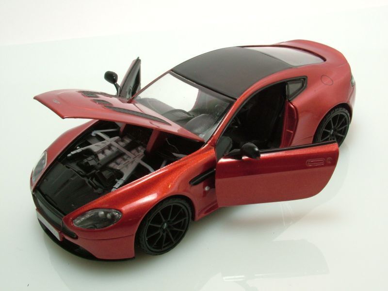 Macheta auto Aston Martin V12 Vantage S (2013) 1:24 MotorMax