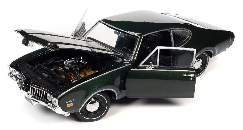 Macheta auto Oldsmobile Cutlass W-31 Post Coupe (MCACN) (1969) 1:18 AutoWorld