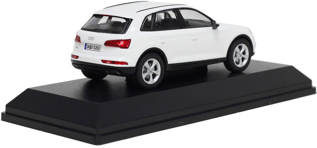 Macheta auto Audi Q5 (2017) 1:43 Spark