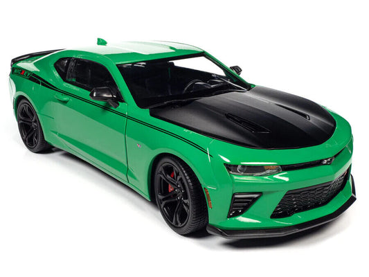 Macheta auto Chevrolet Camaro SS 1LE (NICKEY) (2017) 1:18 AutoWorld