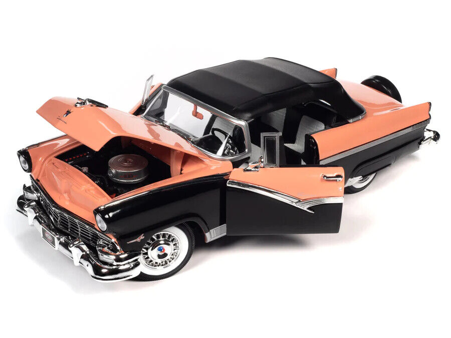 Macheta auto Ford Fairlane Sunliner (MCACN) (1956) 1:18 AutoWorld