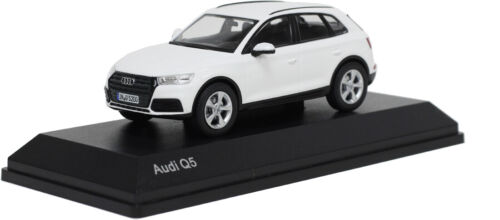 Macheta auto Audi Q5 (2017) 1:43 Spark